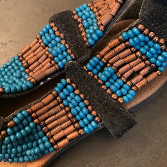 Minnetonka women’s thong beaded sandal - Picture 2 of 7